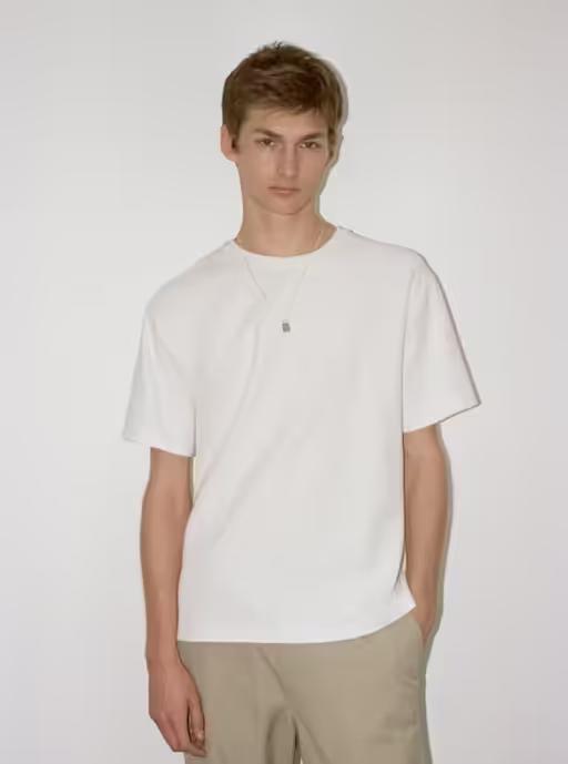 A man wearing FRAME jacquard relaxed tee in off white