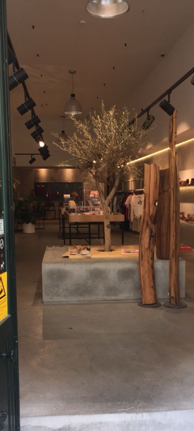 An inside image of The Feeting Room Lisboa store