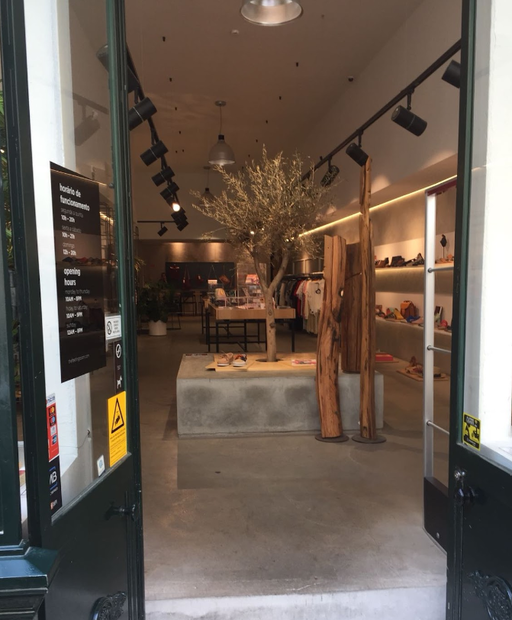 An inside image of The Feeting Room Lisboa store