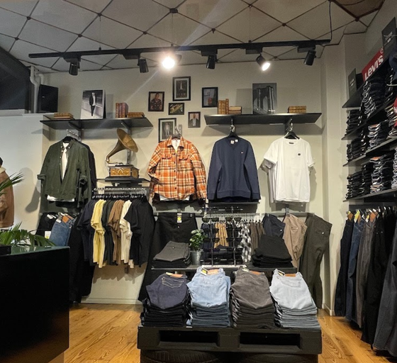 An inside image of Blue Tapper store