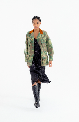 A woman wearing À La Garçonne sau paulo parka pintura a mão