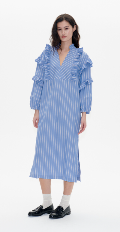 A woman wearing Baum und Pferdgarten ahadi dress