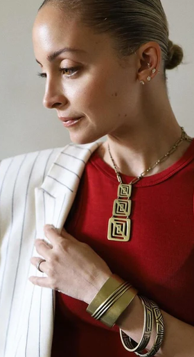 A woman wearing House of Harlow 1960 hera necklace