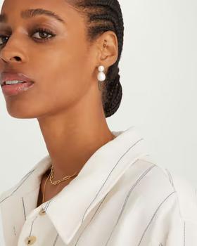 A woman wearing Mejuri bold pearl drop earrings