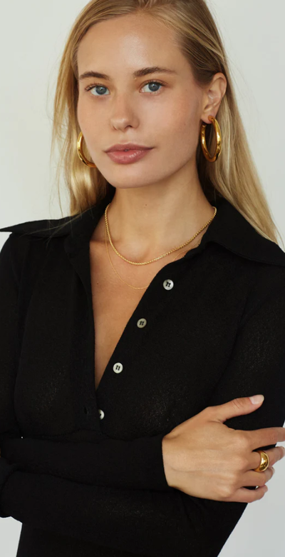 A woman wearing BAGATIBA gold hollow hoops earrings