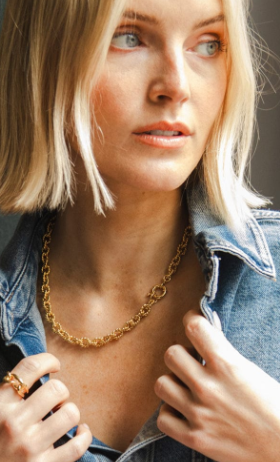A woman wearing DAISY LONDON polly sayer vintage rope chain necklace