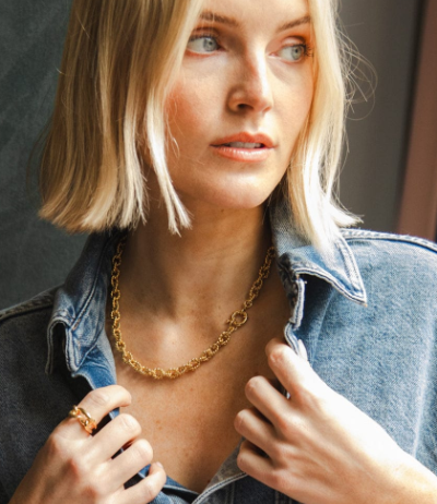 A woman wearing DAISY LONDON polly sayer vintage rope chain necklace