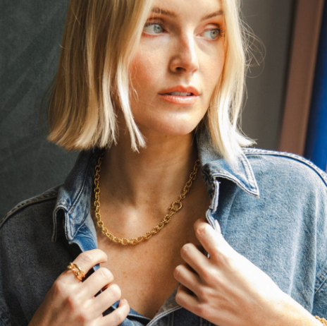 A woman wearing DAISY LONDON polly sayer vintage rope chain necklace