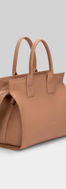 An image of Marsèll curva media hand bag hazelnut