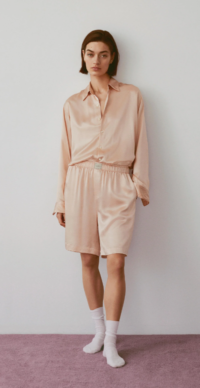A woman wearing Comme Si  la boxer bermuda
