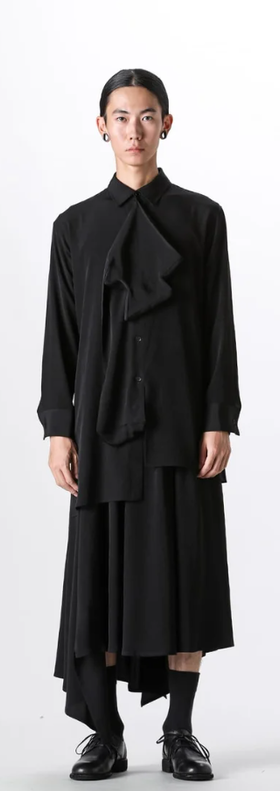 A woman wearing Devoa yohji yamamoto left chest motif blouse with box (black）