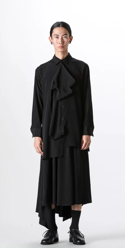 A woman wearing Devoa yohji yamamoto left chest motif blouse with box (black）