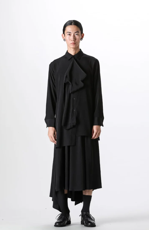A woman wearing Devoa yohji yamamoto left chest motif blouse with box (black）