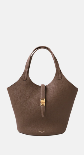 A woman carrying Apede Mod etoupe togo small garden bag