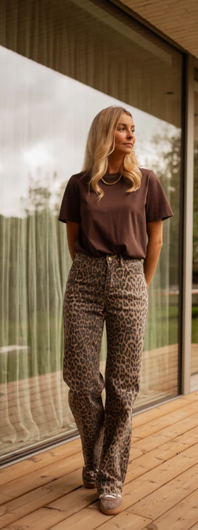 A woman wearing Easy Clothes​ t-shirt jane