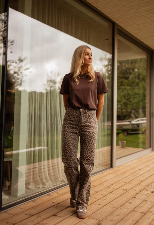 A woman wearing Easy Clothes t-shirt jane