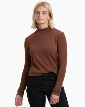 A woman wearing Kuhl mocha verona™ ribbed shirt