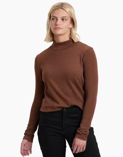 A woman wearing Kuhl mocha verona™ ribbed shirt