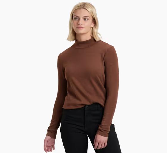 A woman wearing Kuhl mocha verona™ ribbed shirt