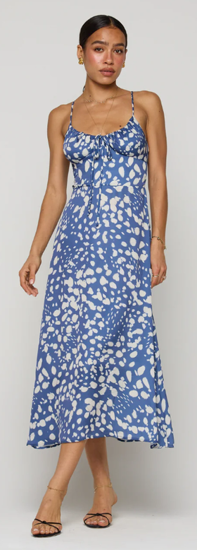 A woman wearing Resa​ kaitlyn midi in cove