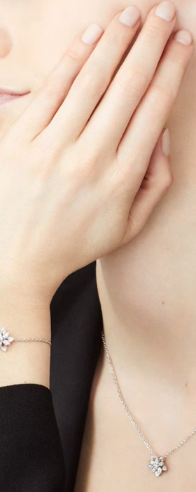 A woman wearing Van Cleef​ lotus openwork earrings mini model