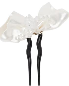 An image of Tetier Bijoux ssense exclusive off-white floral hair pin