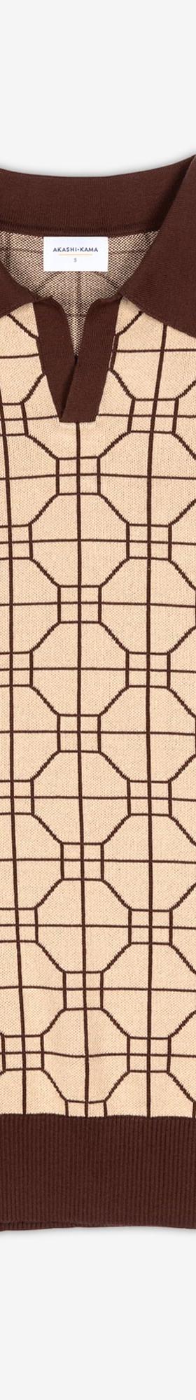 A cream and brown lattice-patterned AKASHI-KAMA knit polo shirt on a plain background