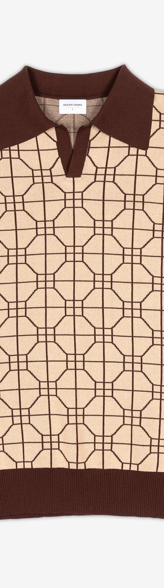 A cream and brown lattice-patterned AKASHI-KAMA knit polo shirt on a plain background