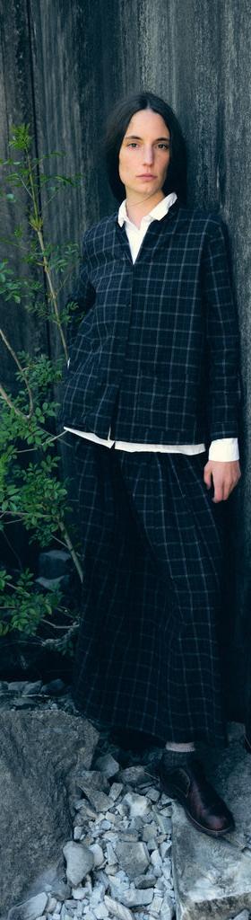 A woman wearing a checked Bergfabel wool jacket and long skirt