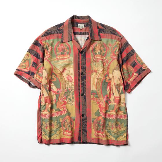 A gold (Toyo Enterprise) open-collar rayon aloha shirt in a red, green and gold vintage-inspired print